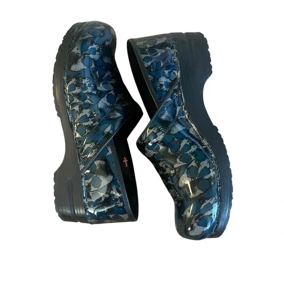 Sanita Phantom Skull Pattern Women’s Multicolored Clogs 43 - Picture 4 of 7